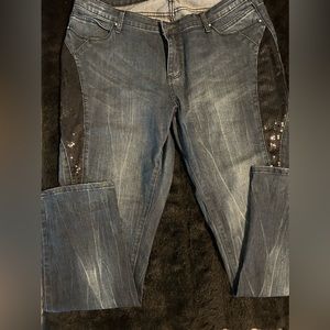 Ladies jeans with sequins on the pockets and side of legs. Ashley Stewart sz 20